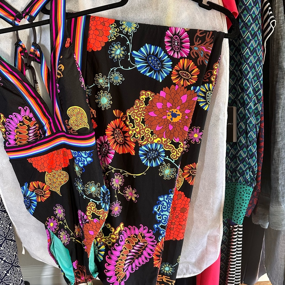 Trina Turk swim coverup pants, BNWT. This is a steal!